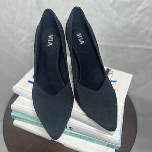 Mia Knit Pointy Toe Pumps in Black - Size 8.5